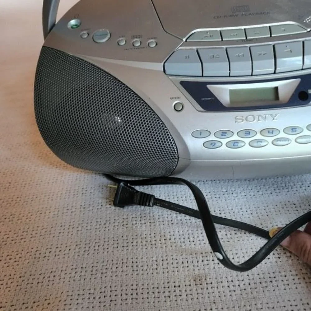 Sony CPD5250 CD &‎ Radio Boombox